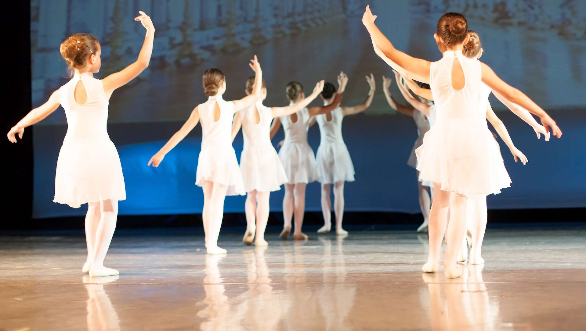 明るいバレエ教室を西宮に構え美しい身体づくりをサポート